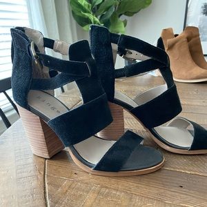 Hinge Cora Block Heel Sandal